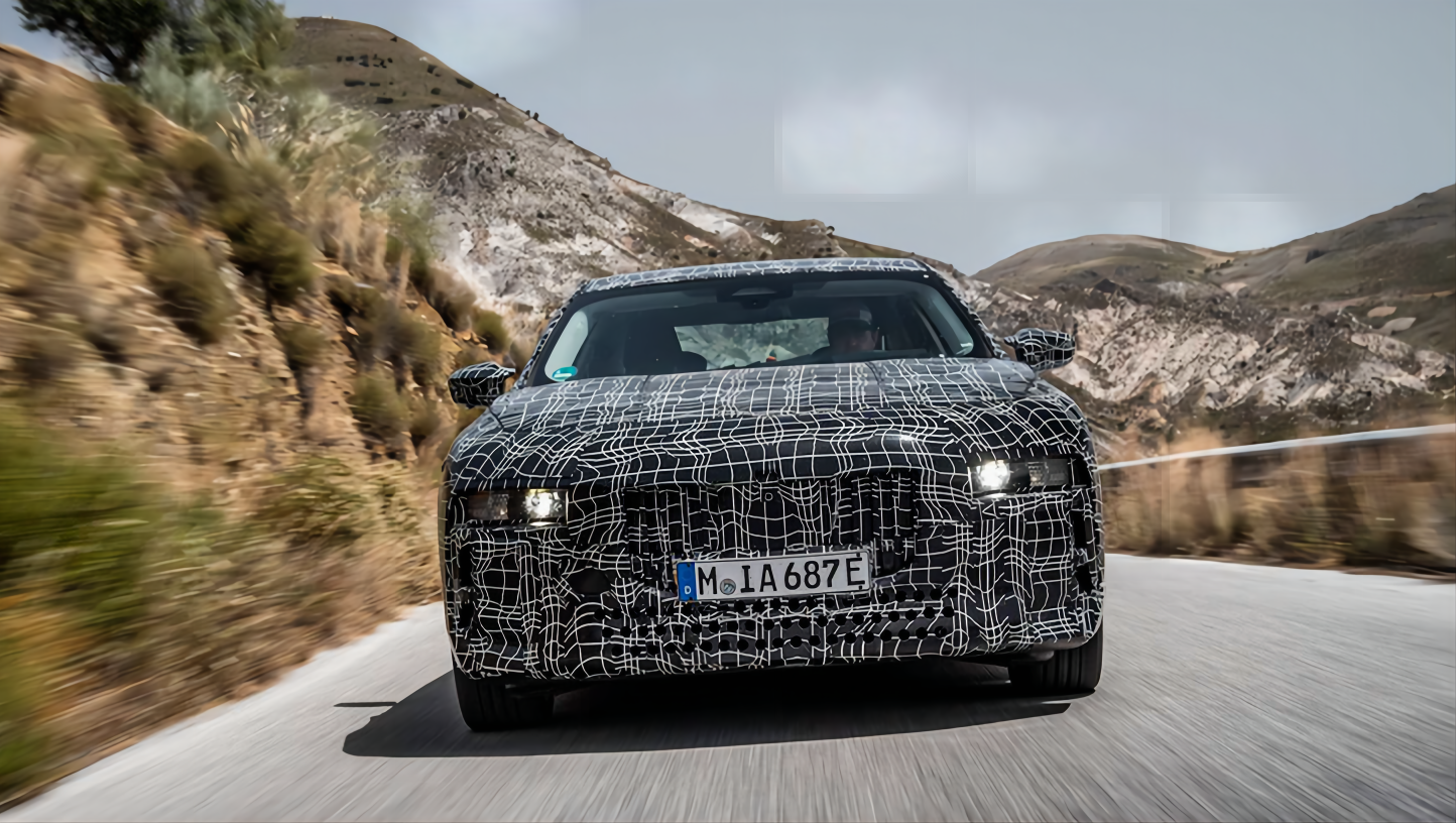 寶馬i7高溫測試諜照,車頭修長,分體式大燈幾乎成定局,明年亮相 寶馬i7高溫測試諜照,車頭修長,分體式大燈幾乎成定局,明年亮相