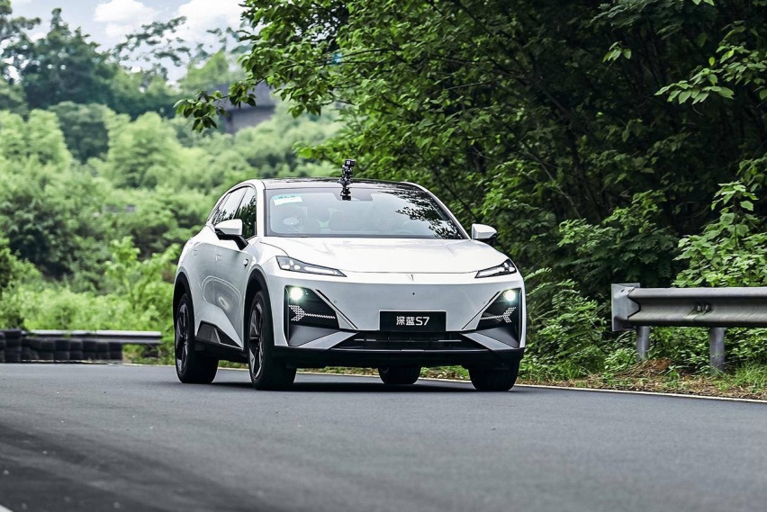 场地试驾深蓝S7，特斯拉Model Y你慌吗？