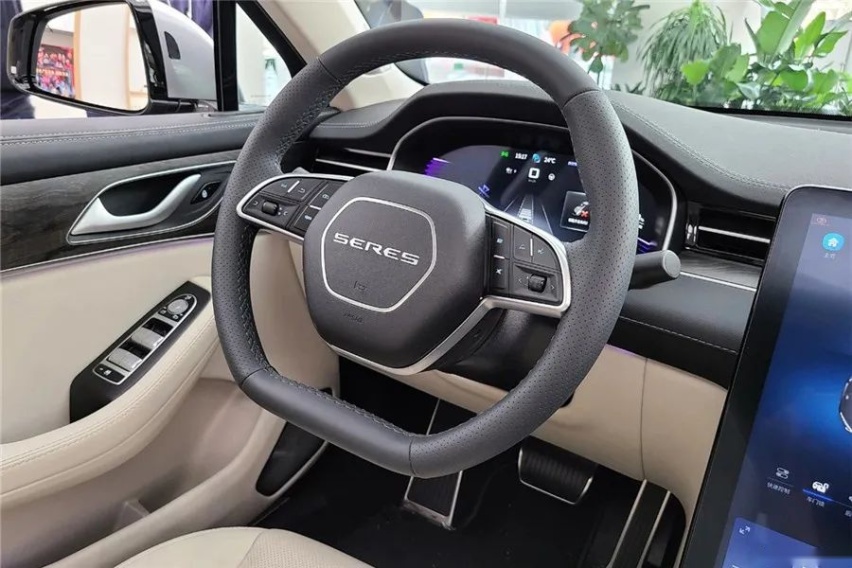 为什么是赛力斯SF5？我终于在华为的店里看了一台汽车