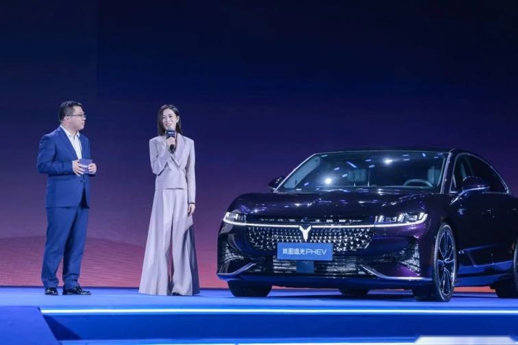 262km超长纯电续航 岚图追光PHEV 25.28万元起上市