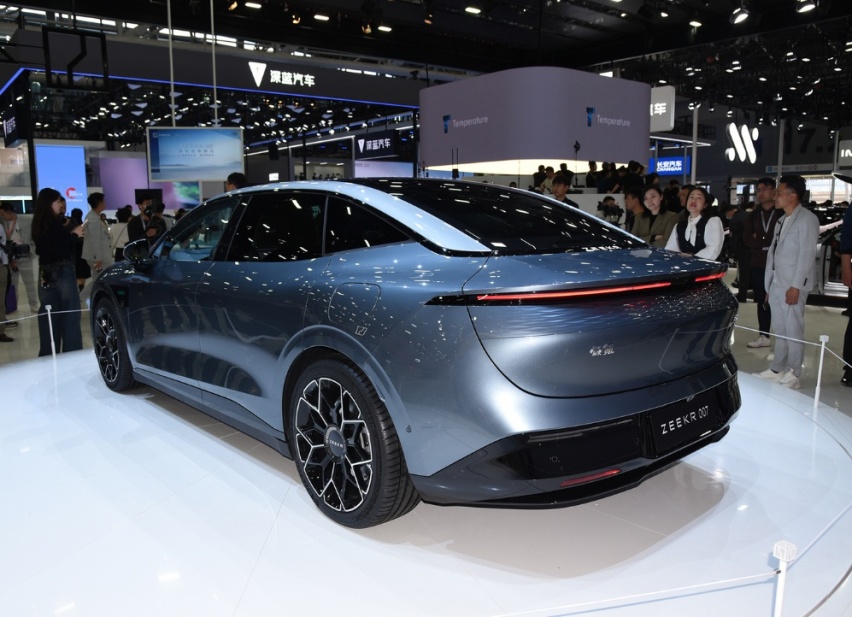 特斯拉Model 3迎来强敌，续航达870km，2.84秒破百