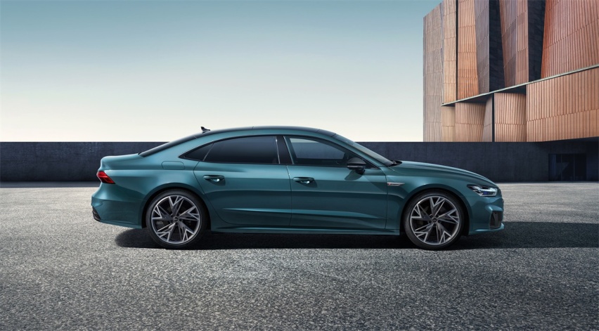 3.0T V6+四驱+四轮转向 还配无边门框？奥迪A7L年内上市！
