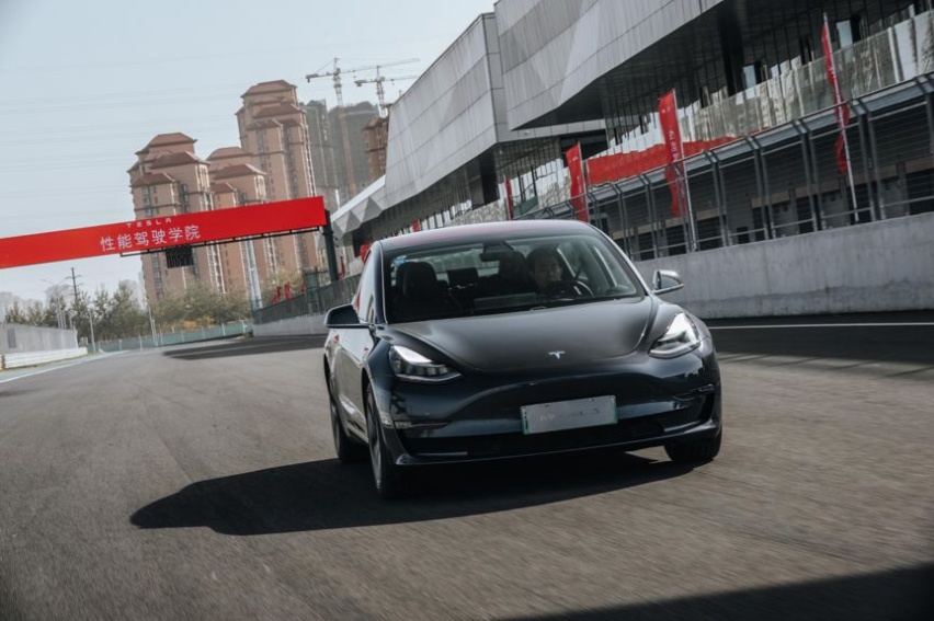 试驾丨赛道狂飙特斯拉Model 3，电动车也有乐趣？