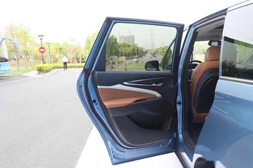 试驾大通G50 PLUS：10万出头的MPV，能做到多智能？