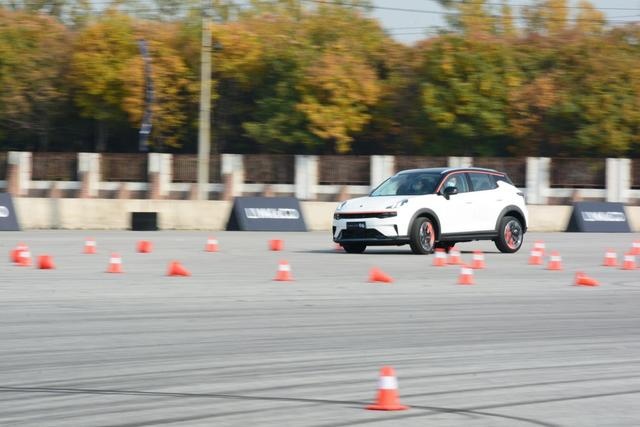 实现“手表控车”，领克06成为同级别最酷车型？