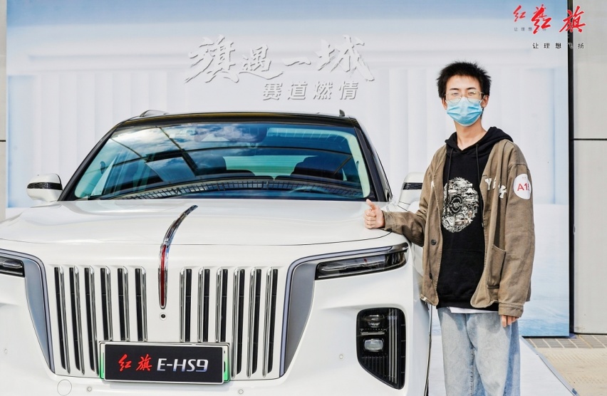 中国豪车天花板跑赛道，真有这么刺激？