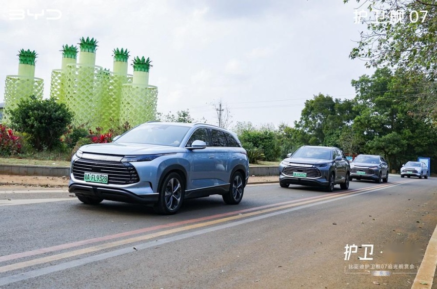 敦实大气多功能超混战舰——试驾比亚迪护卫舰07
