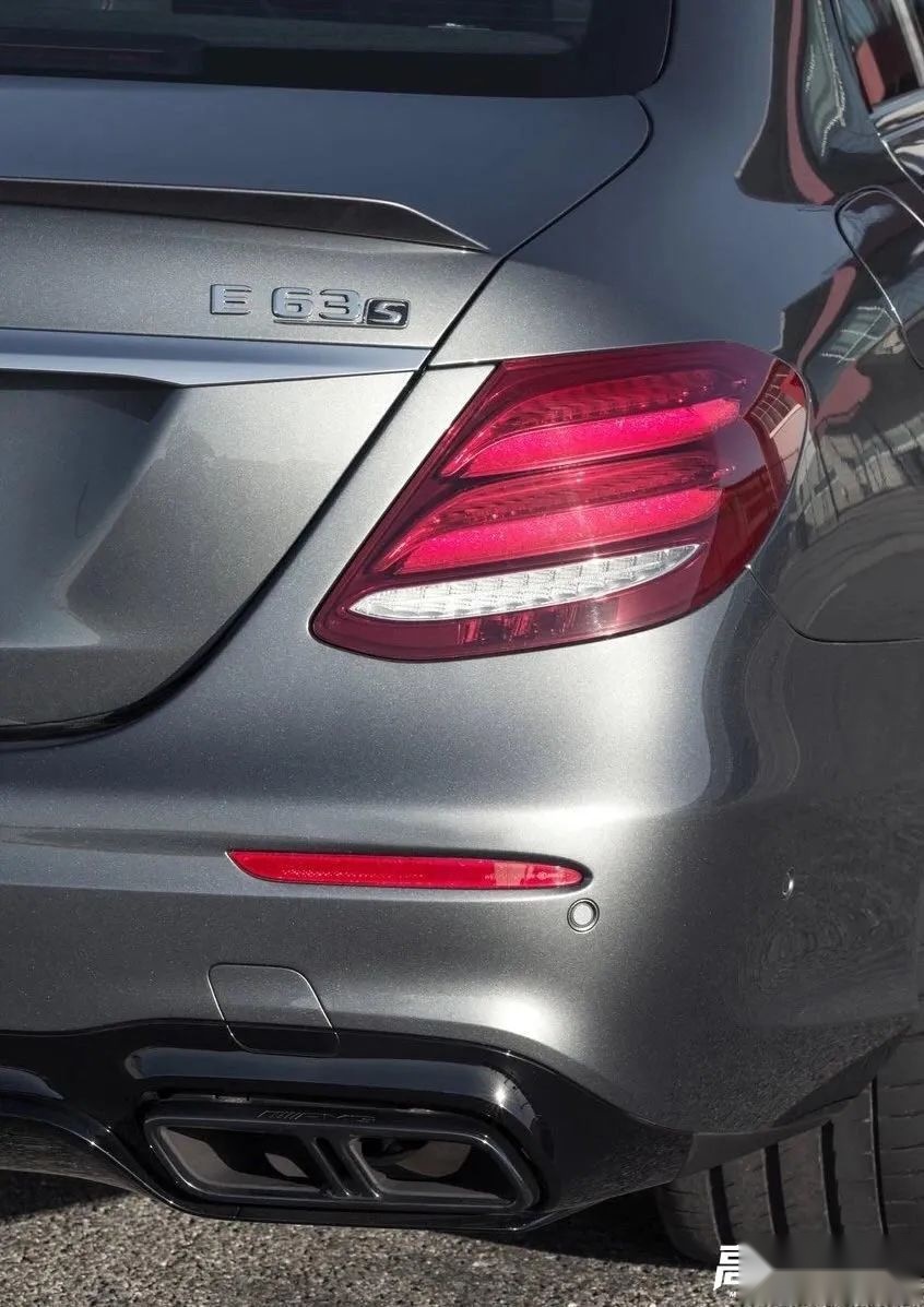 3.4秒破百，612马力猛兽！AMG E63隧道秀声浪