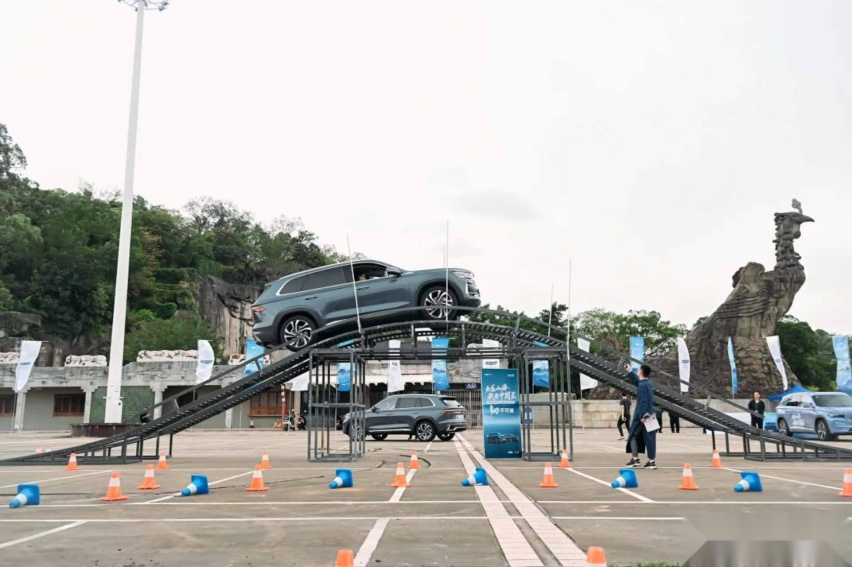 试驾吉利中国星双旗舰：快、准、狠的功夫精髓，被拿捏住了