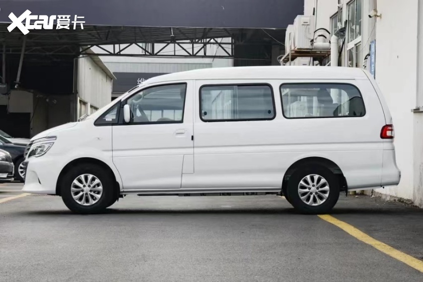 居然还是2005年从日本三菱买来的第四代得利卡space gear l400的底子