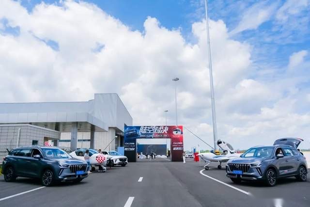 陆空对决罗宾逊R44，传祺GS4 PLUS上演最强实力！