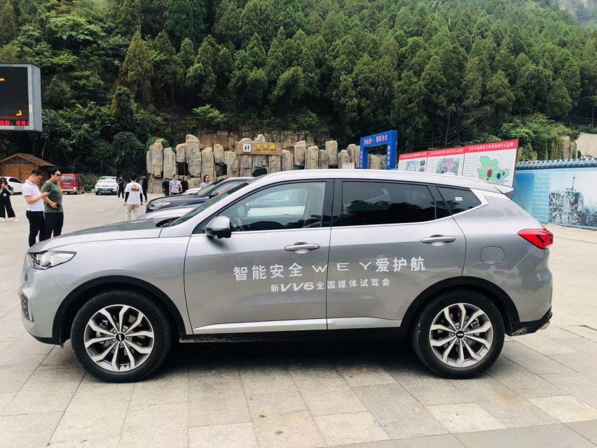李荣浩求婚杨丞琳 我在10亿场地爱上新VV6