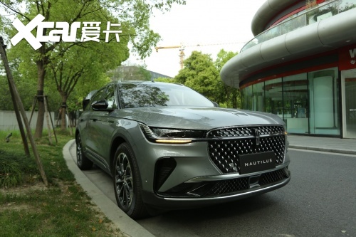 看朋友提了全新林肯航海家,我也去试驾了一下