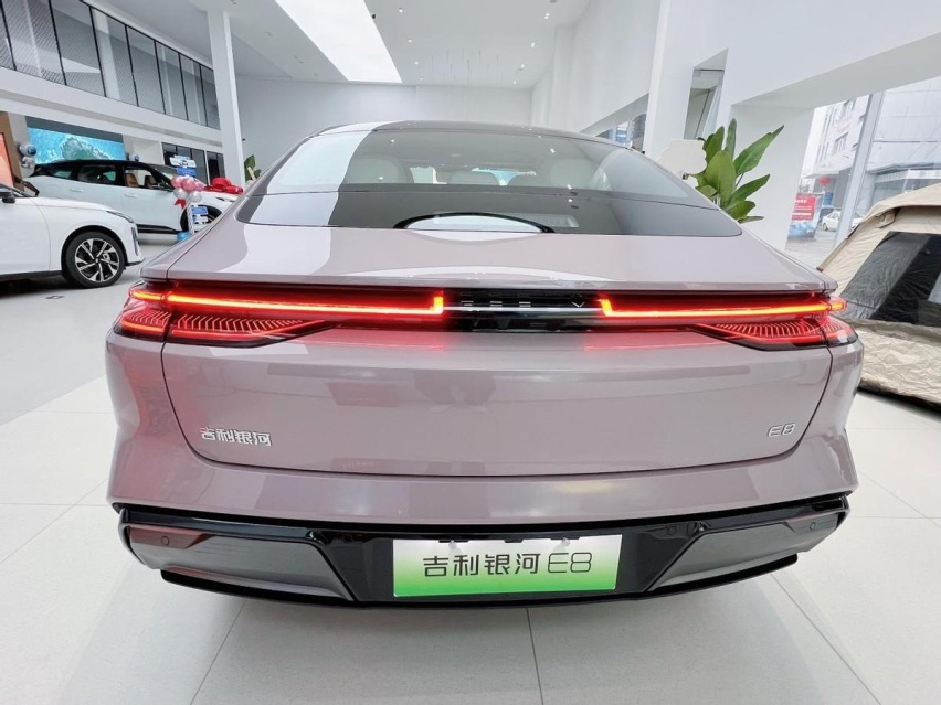 吉利银河E8上海晋湃交付仪式