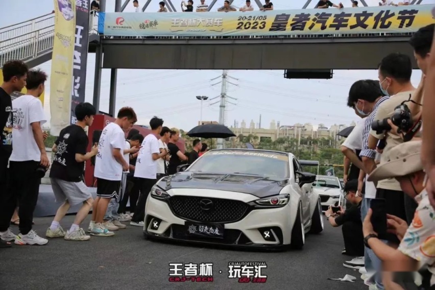 宽体姿态风的马自达阿特兹，放弃操控换取迷人低姿态