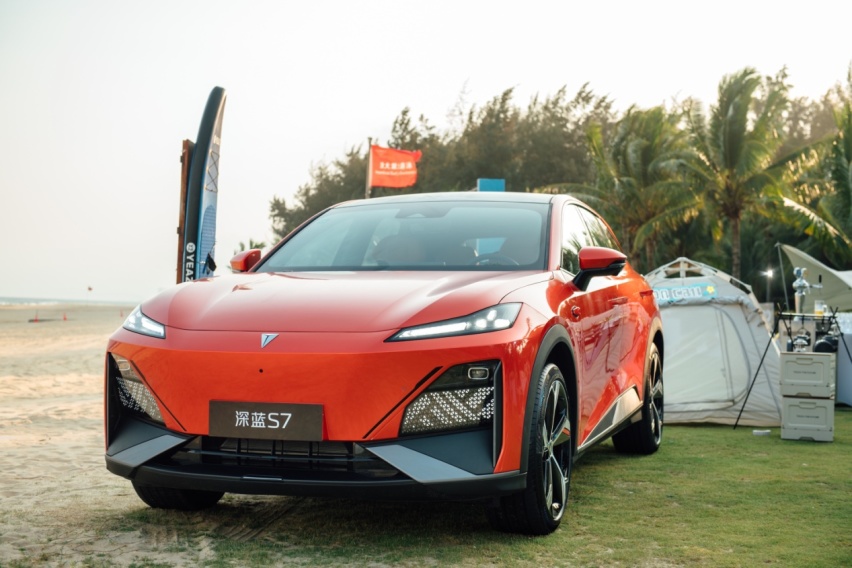深蓝S7开启先享预订，特斯拉Model Y为啥越来越不香了？