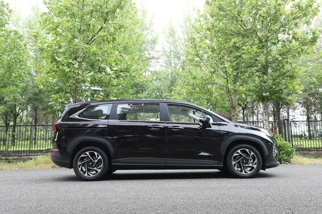 MPV“价格屠夫”，现代库斯途16.98万起售，值得入手吗？