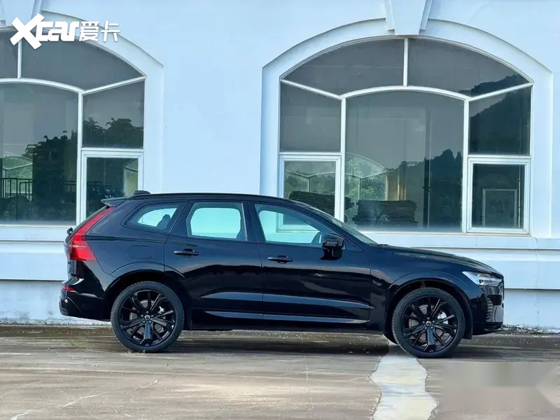 全新XC60黑武士：沃尔沃不装了，这次直接把北欧性冷淡穿成了一身黑