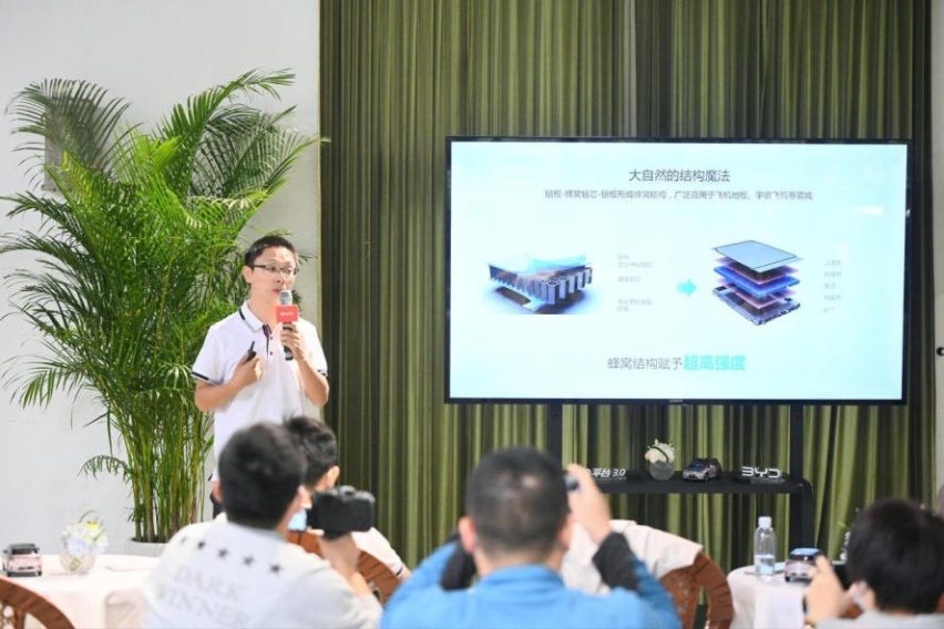 比亚迪现在的销量靠刀片电池，未来的销量得靠它——e平台3.0