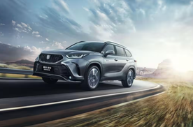 别叫它汉兰达PLUS！这台皇冠SUV，配15.6寸大屏，降5万够狠