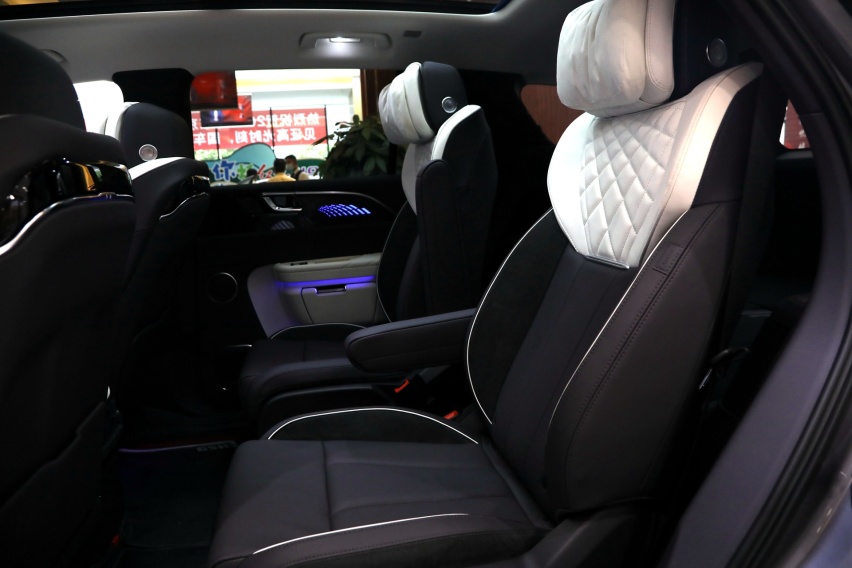 小号撩车：纯电动大型SUV 红旗E-HS9到店实拍 霸气十足