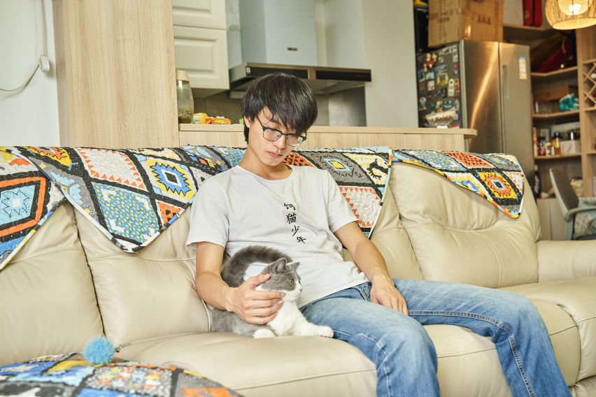 饲猫少年的业余生活和他的欧拉白猫