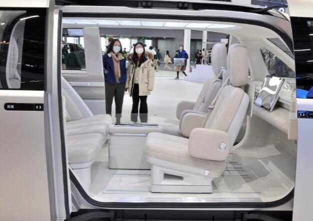 极氪MIX申报图曝光，有点像理想MEGA，定位紧凑型MPV，预计卖20