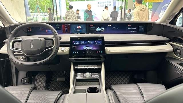 2023款林肯航海家静态体验，4K环绕大屏堪称同级油车“卷王”