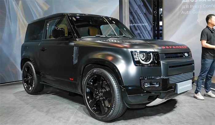 全新卫士V8 DEFENDER强势来袭！捷豹路虎携四大品牌亮相广州车展