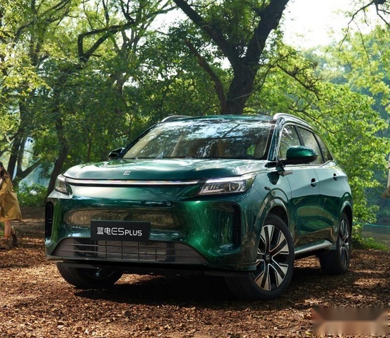 赛力斯新车加入价格战，不到10万买插混SUV，续航1千3km，带7座