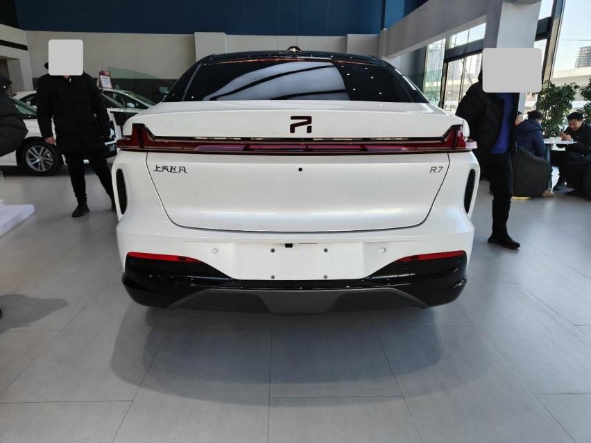 实拍2024款飞凡R7：18.99万起售，对标Model Y，零百加速