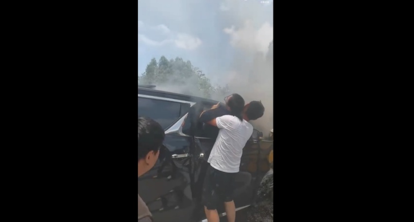 致命之门酿成惨剧，加价近百万的雷克萨斯何谈以人为本？