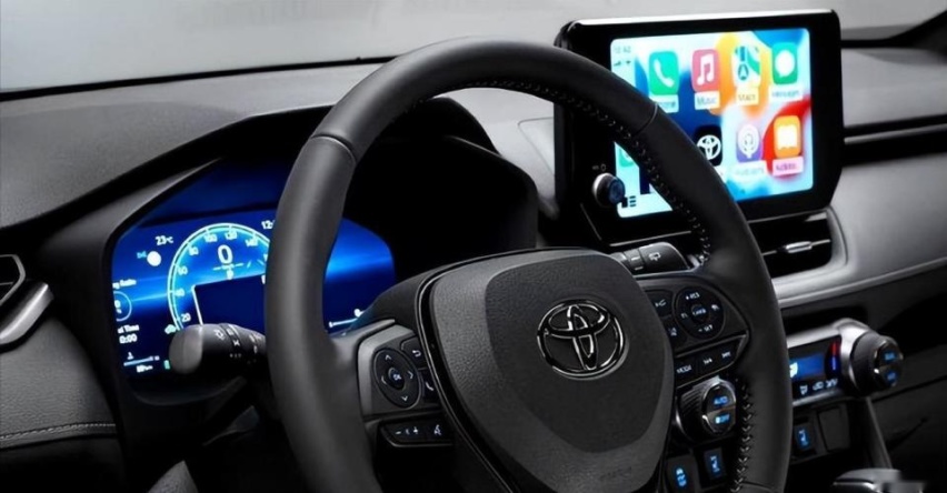 丰田也拼了！新一代RAV4荣放曝光，外观内饰大升级，或年底量产