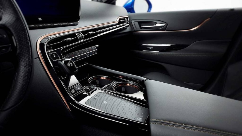 autohomecar__ChsEfV2f2RiAX8mDAAIvkcCtlHs054.jpg