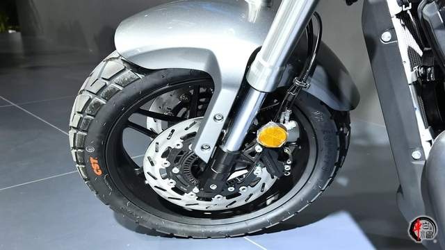 新车|26980元起,劲阶复古巡航赛科龙RA401,同级别性价比之王