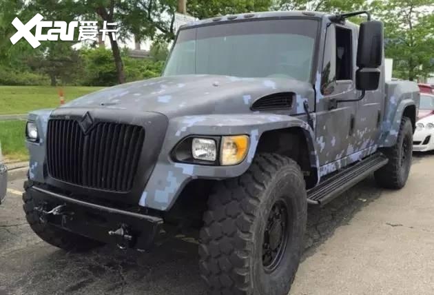 老大给撞到翻车,不过international mxt就是符合哈柏斯的硬汉性格道奇