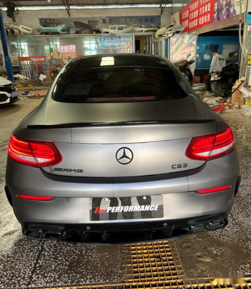 赶在过年前换奔驰C Coupe，加班加点割完宽体快乐过新年