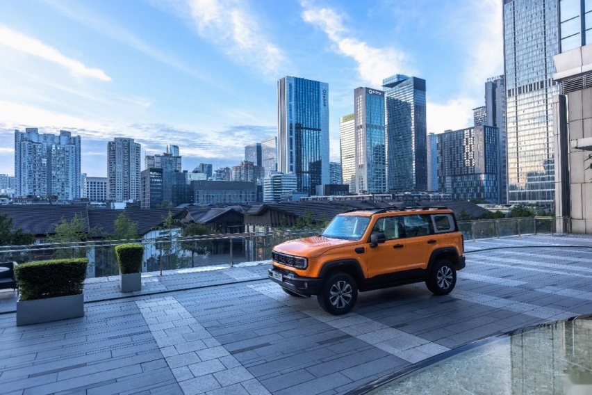 北京汽车全新BJ40刀锋英雄版开启预售，刀锋双雄，登锋越极