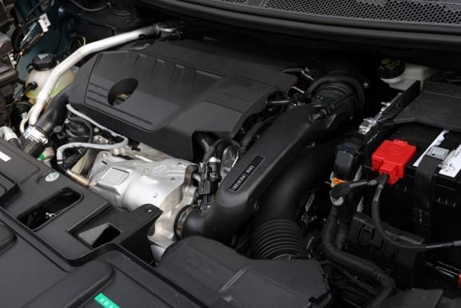 个性兼具功能性，搭载1.8T+8AT，试驾东风标致新款5008