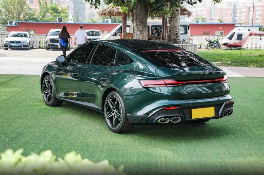名爵MG7即将上市 2.0T+9AT 还有电动升降尾翼
