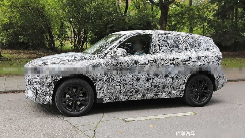 2022-bmw-x1-spy-photo-side-view.jpg