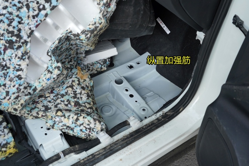 新奇骏拆解(4)地板/底盘 再生材料横行