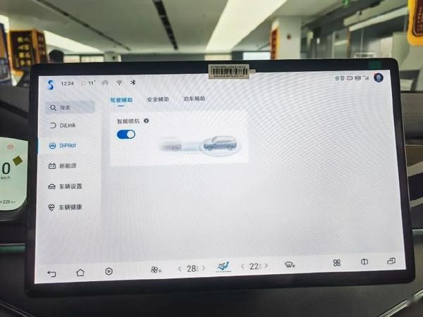 价格卷出新高度，车叔探店实拍比亚迪汉/唐荣耀版