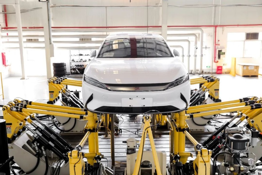 平均每天撞废两辆车，比亚迪公开实验室，这些问题该解密了
