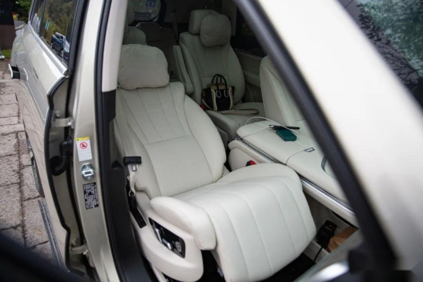 30万、插混、大六座SUV，这杯“蓝山”要硬刚理想L8？