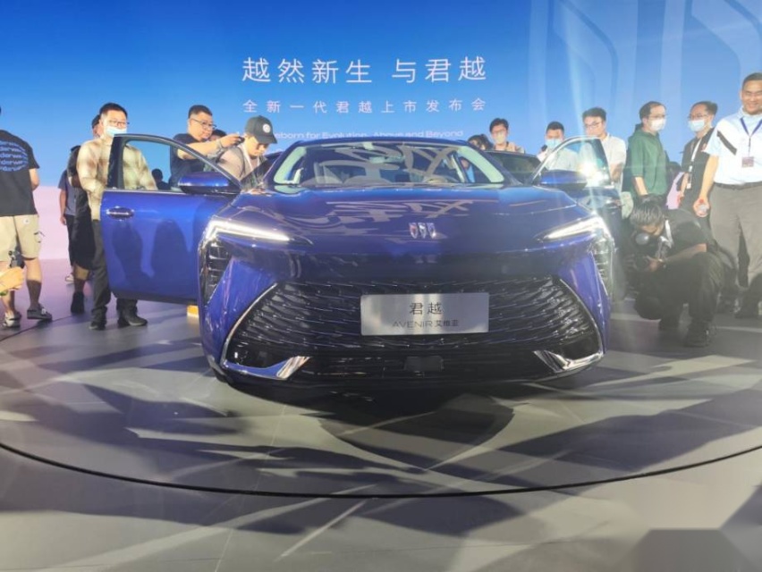 全新一代君越大升级上市，仅售17.99万起，比上一代降价近4万？