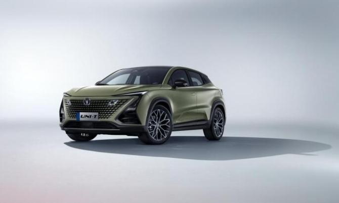 新知达人, 机甲造型+20英寸轮毂 2022款UNI-T换新蓝鲸1.5T