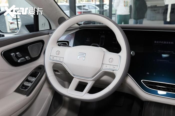 售22.99万起，车长达到5米，最高续航666公里，静态体验飞凡F7