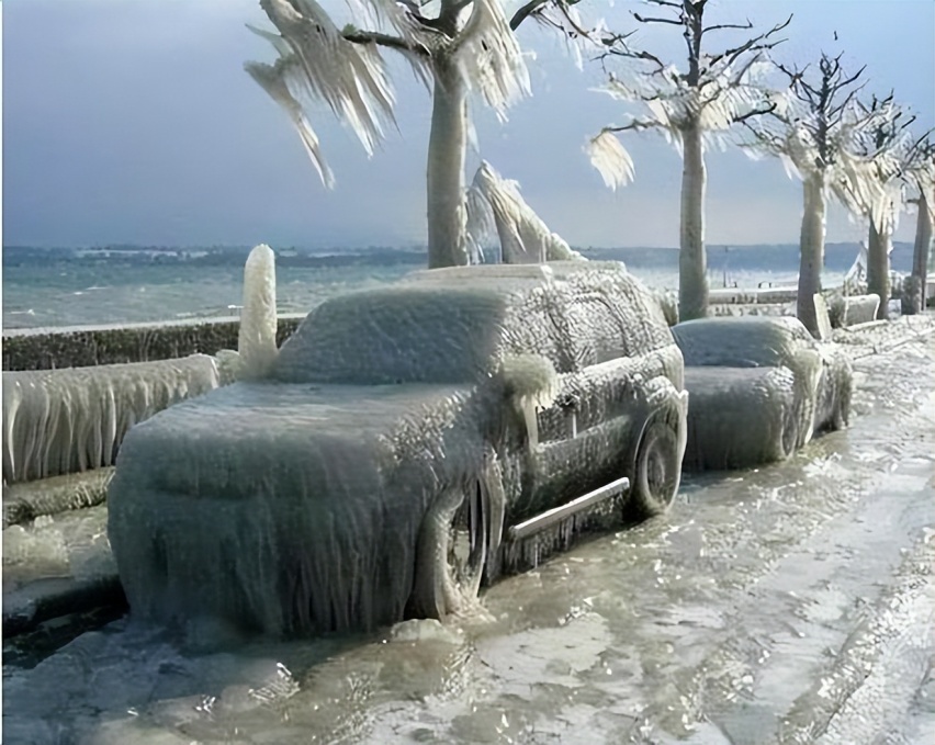 暴雪下的高速：信电动车还是燃油车？