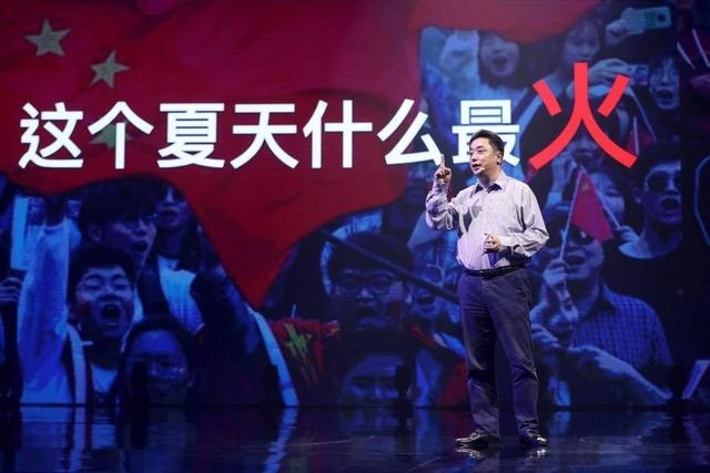 荣威RX5 MAX逆市而来挑大梁，攀登自主品牌新高度